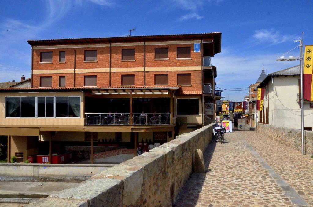 Hostal Don Suero De Quinones Hospital de Órbigo Exterior foto