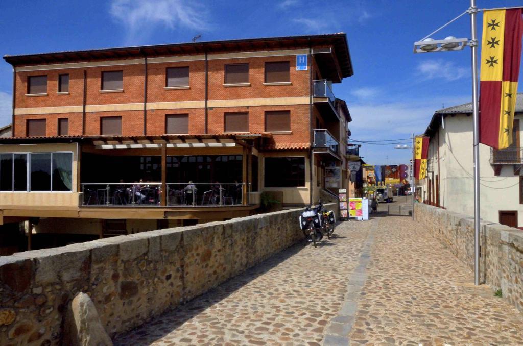 Hostal Don Suero De Quinones Hospital de Órbigo Exterior foto