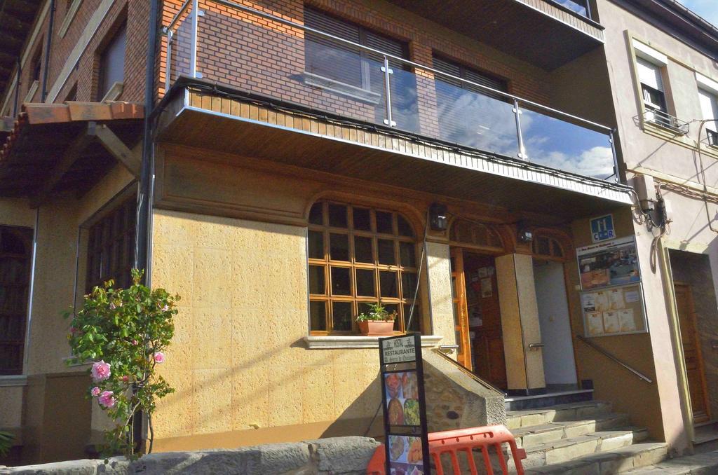 Hostal Don Suero De Quinones Hospital de Órbigo Exterior foto